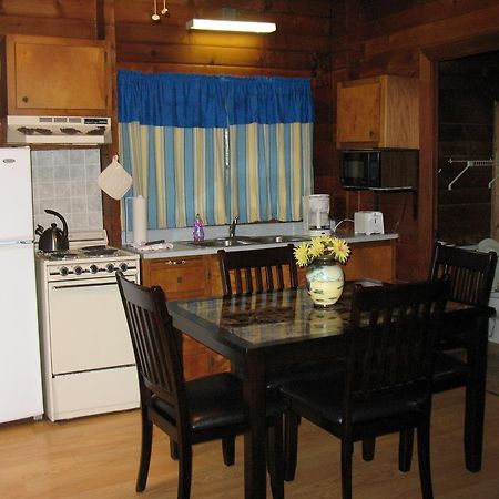 Forest Lake Camping Resort Lakefront Cabin 8 Advance Luaran gambar