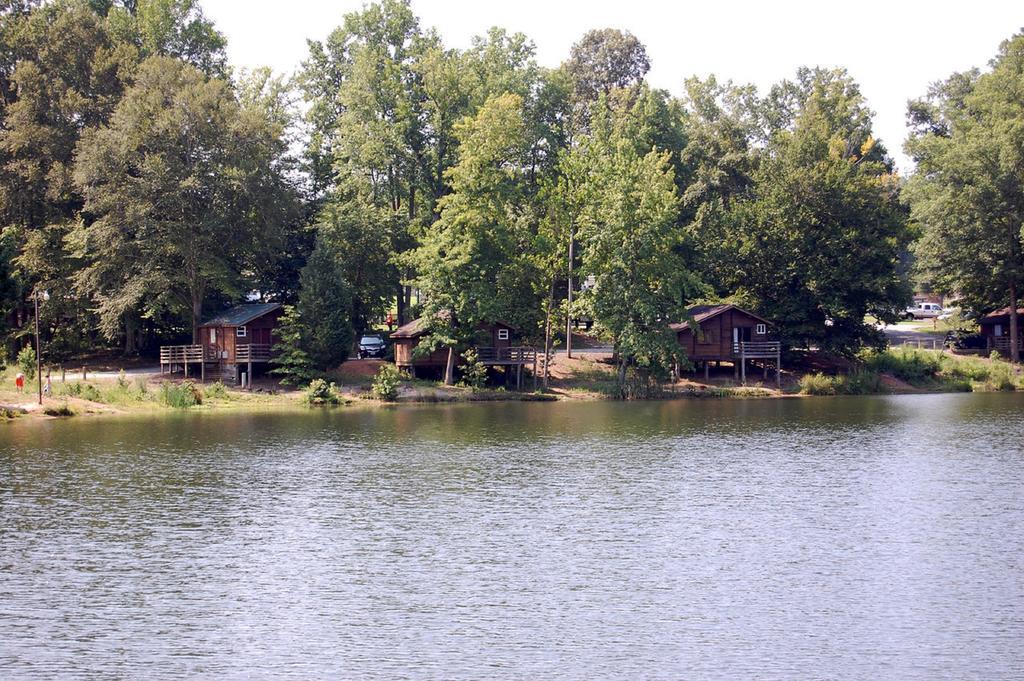 Forest Lake Camping Resort Lakefront Cabin 8 Advance Luaran gambar