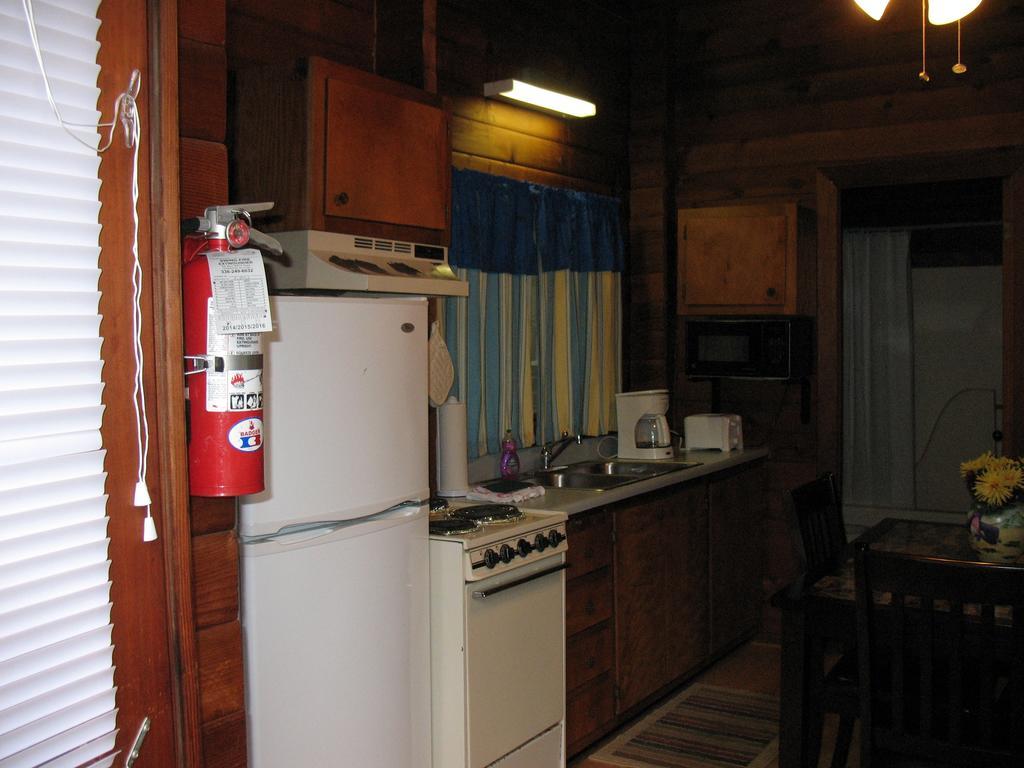 Forest Lake Camping Resort Lakefront Cabin 8 Advance Luaran gambar