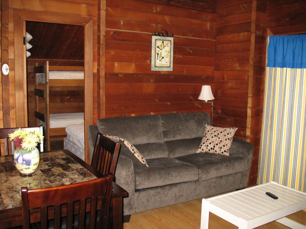 Forest Lake Camping Resort Lakefront Cabin 8 Advance Luaran gambar