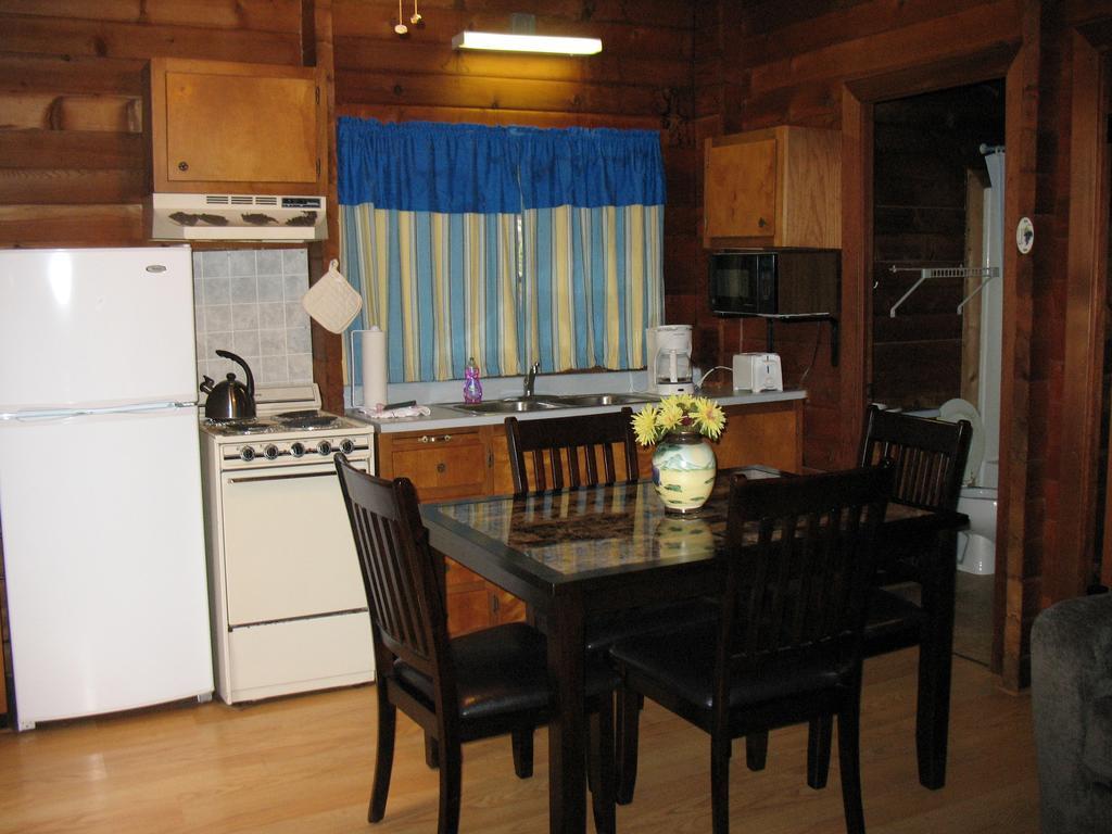 Forest Lake Camping Resort Lakefront Cabin 8 Advance Luaran gambar